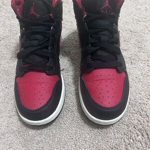 Jordan Retro 1 Mid